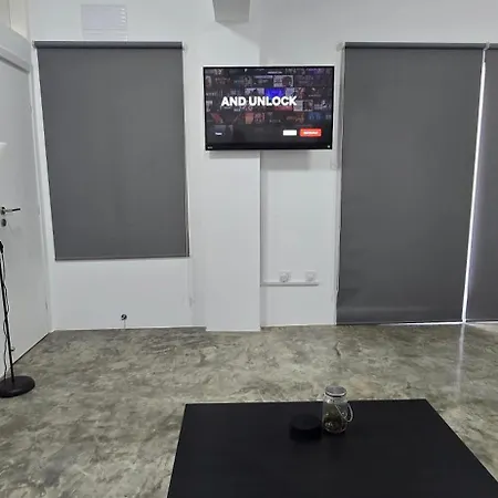 Evandrea Tefkrou - Stylish In Kato Pafos