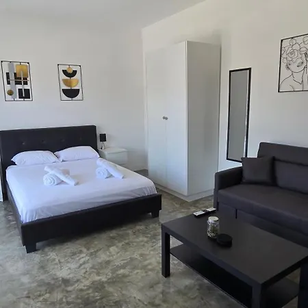 Evandrea Tefkrou - Stylish In Kato *