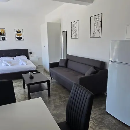 Evandrea Tefkrou - Stylish In Kato Paphos