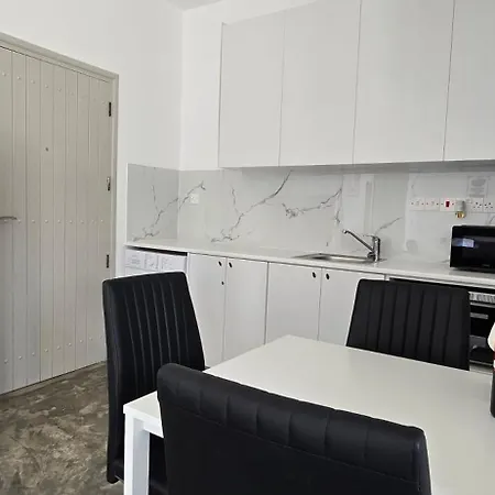 Evandrea Tefkrou - Stylish In Kato